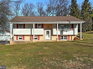 4477 Walters Hatchery Rd, Spring Grove, PA 17362