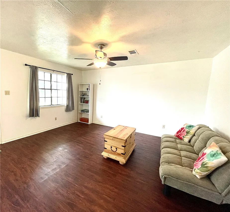 2 bed, 3880 sqft, $850 — Photo 1