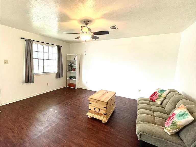 704 Navarro Dr #C — Photo 1