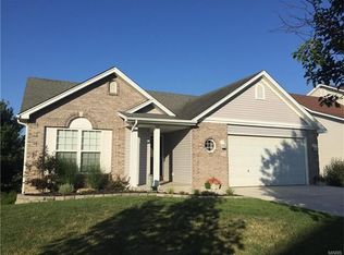 910 Winter Lake Dr, Fenton, MO 63026