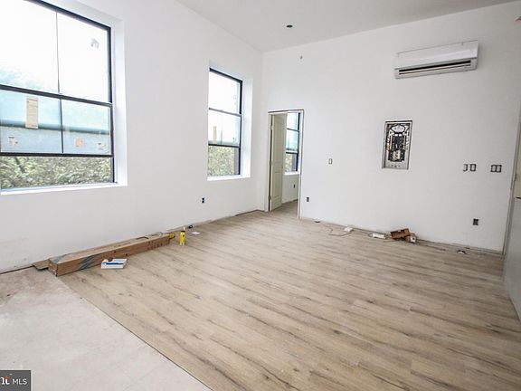 3rd image of 3945-49 Lancaster Ave #3A