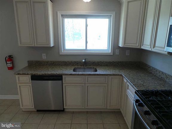 5th image of 104 N Garden Blvd