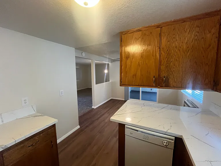 1961 Evergreen St #1965 — Photo 6