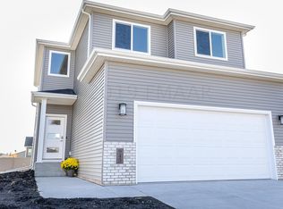 945 Ashley Dr W, West Fargo, ND