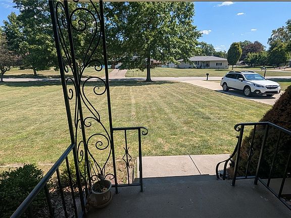 3rd image of 9042 Vista Dr