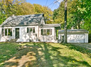 702 Ridgeland St, Fox River Grove, IL 60021