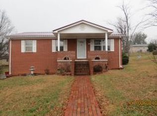 302 Peach Blossom Ct, Johnson City, TN 37604