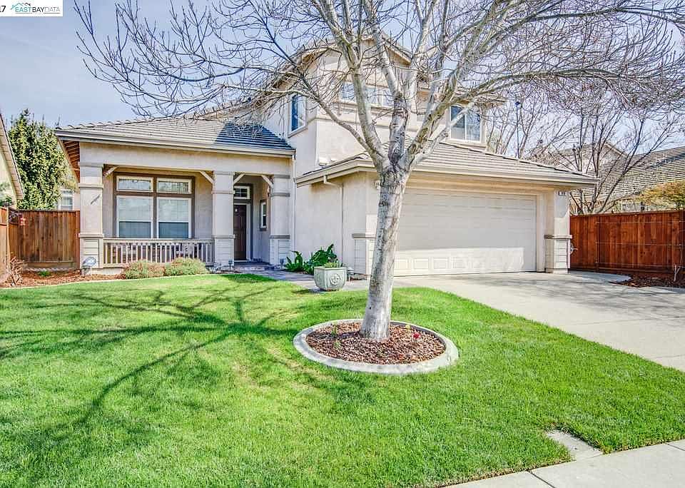 2nd image of 910 Blossom Dr