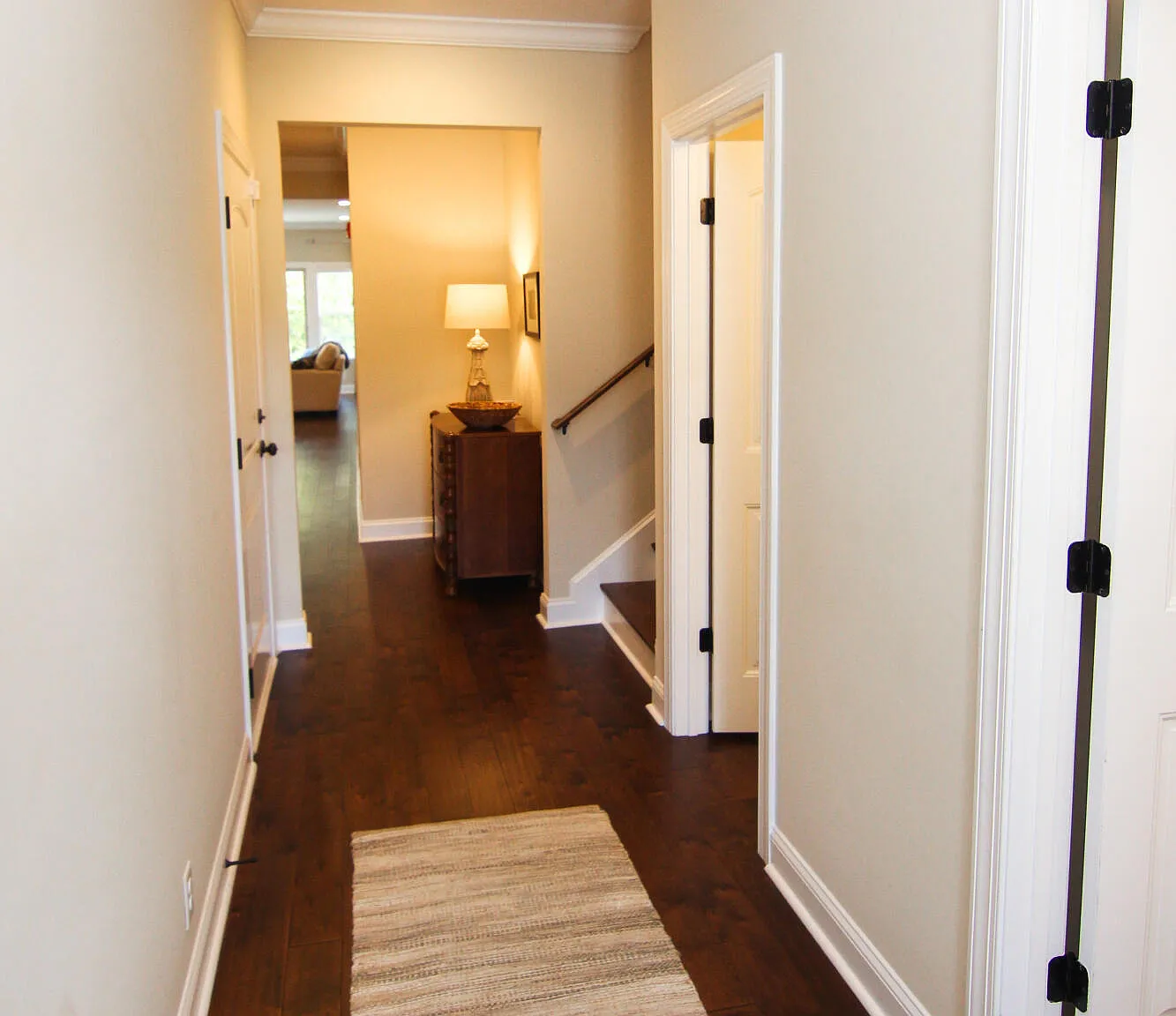 3 bed, 2.5 bath, 2210 sqft, $5,160 — Photo 2