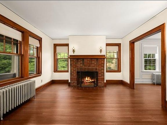 3rd image of 20-22 Franklin St #1