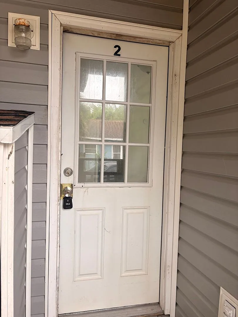 1 Bedroom in Fourplex for Rent! — Photo 2