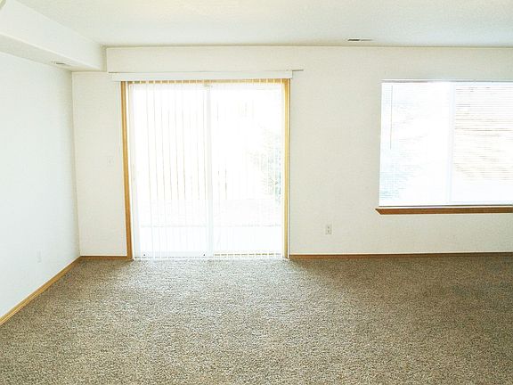 4th image of 3204 Meadow Glen Ln