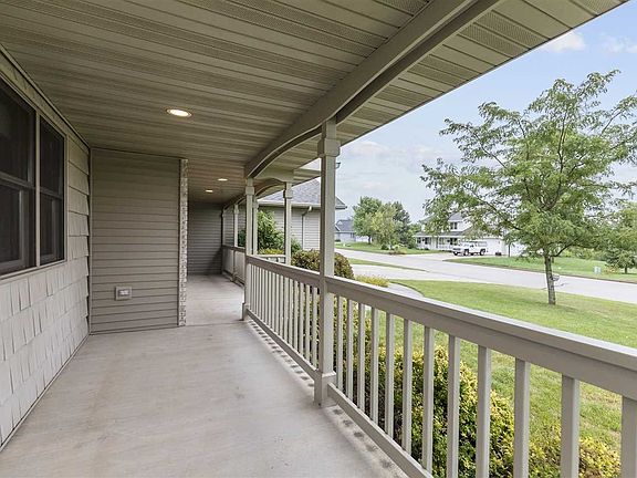3rd image of 125 Honeysuckle Dr