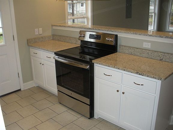 5th image of 1512 Tarrant Ave