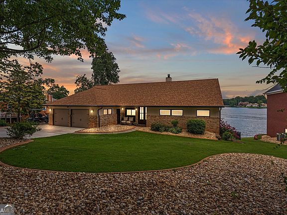 2nd image of 1127 Lakeshore Ct