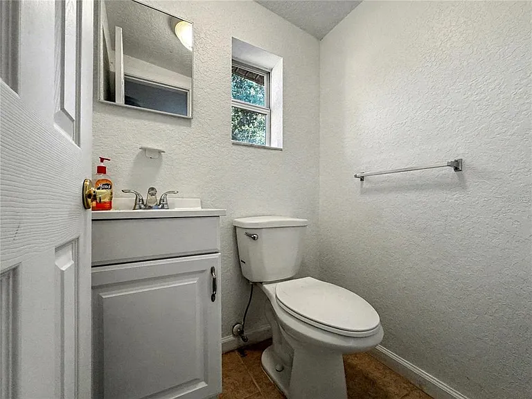 612 Kensington St — Photo 8
