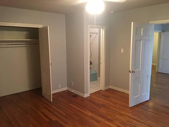3rd image of 5613 Birchman Ave