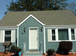 16 Oneida St, Pawtucket, RI 02860