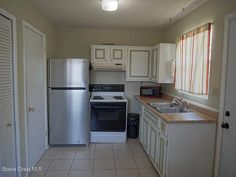1423 Jasper Ave NW — Photo 12