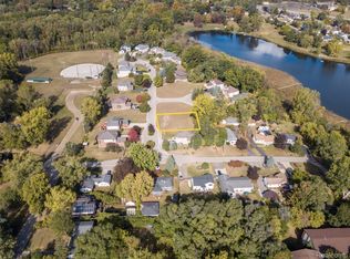 256 Madeleine Ln, Waterford, MI 48328