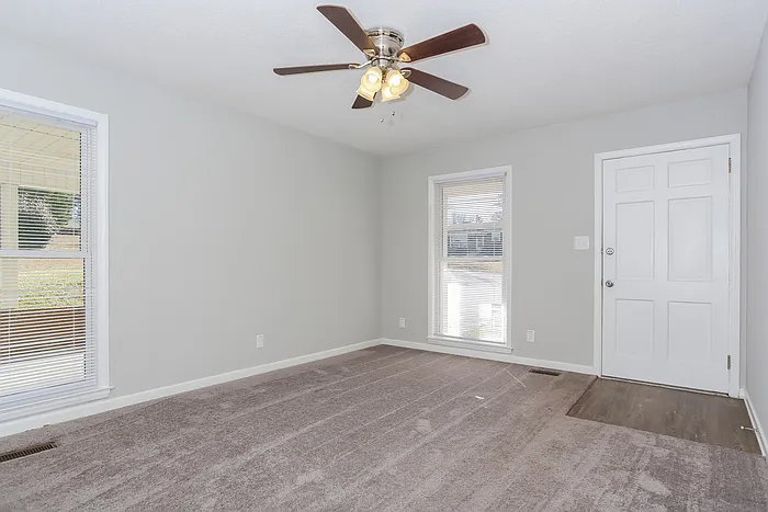 3 bed, 2.0 bath, 1718 sqft, $1,745 — Photo 2