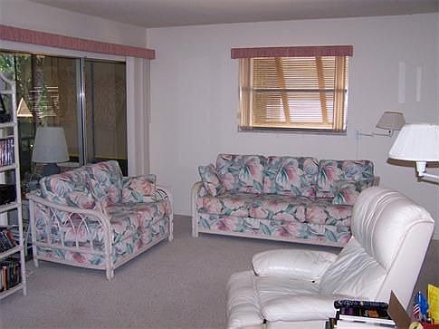4th image of 140 Orchid Woods Ct APT 6B