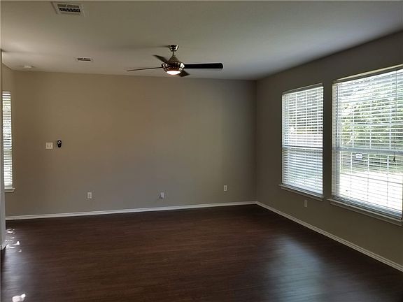 5th image of 2104 Huxley Ln