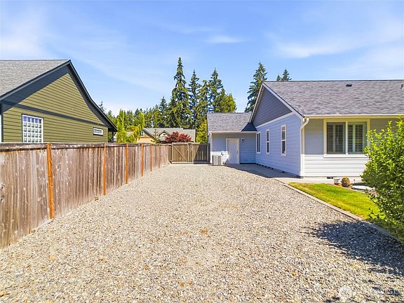 5th image of 408 Raintree Loop Court SE