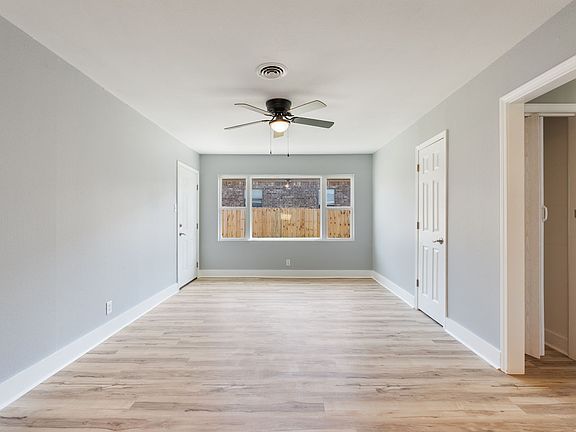 4th image of 611 Lenora St #613