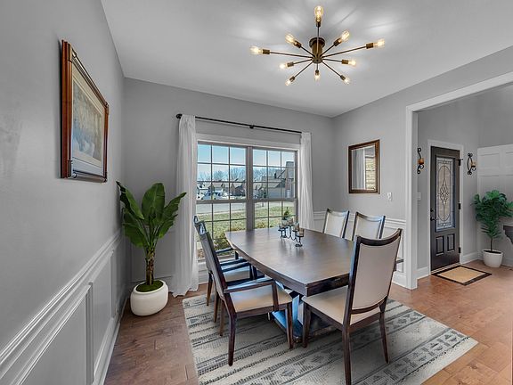 4th image of 301 S Stonecrop Ct
