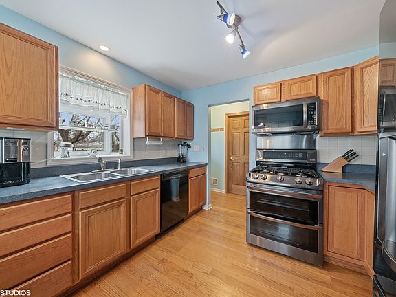 2nd image of 3445 Hawthorne St