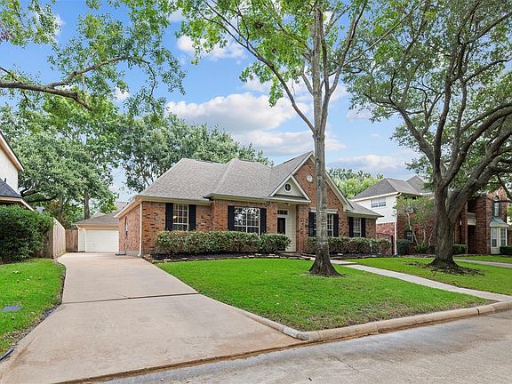 2nd image of 19610 Knightsridge Ln
