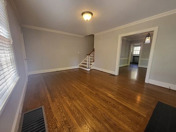 3rd image of 224 S Laurel Ave
