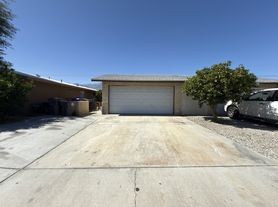 33261 Whispering Palms Trl, Cathedral City, CA