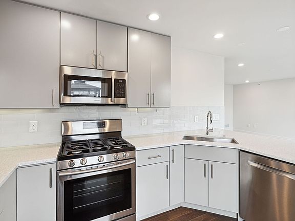 4th image of 708 S Sartain St #4