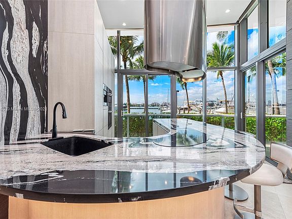 3rd image of 1000 S Pointe Dr APT 101