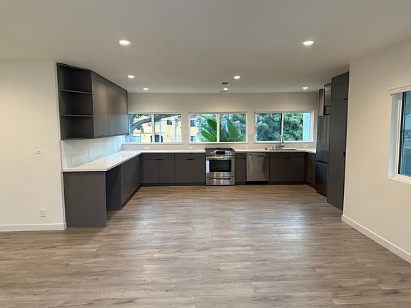 5th image of 2021 N Beachwood Dr APT 5