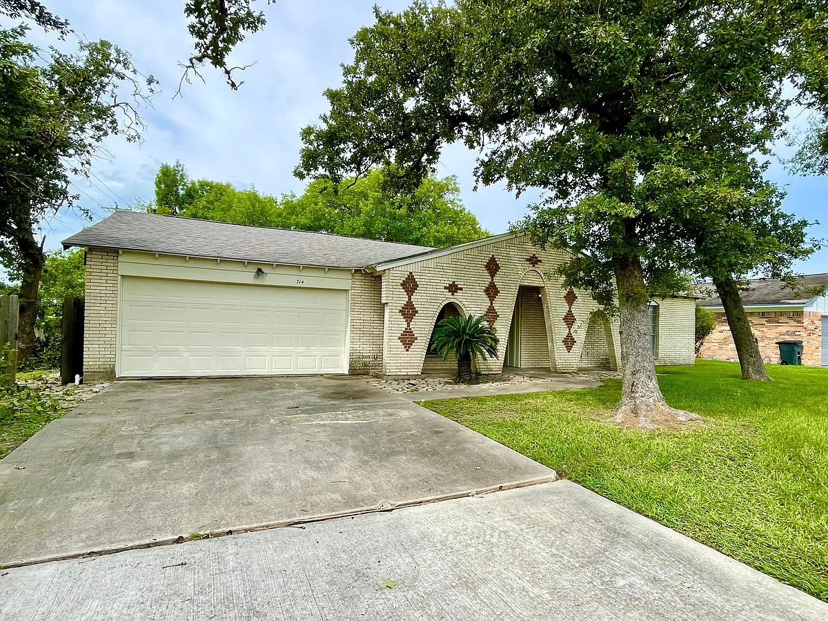 Building Photo - 714 Inwood Dr