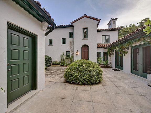 3rd image of 106 Dunkeld Ln