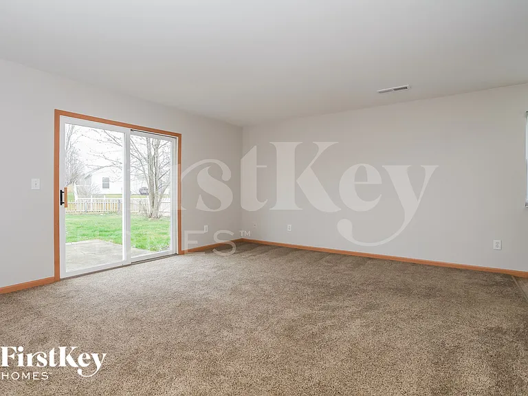 330 Heftner Cir — Photo 4