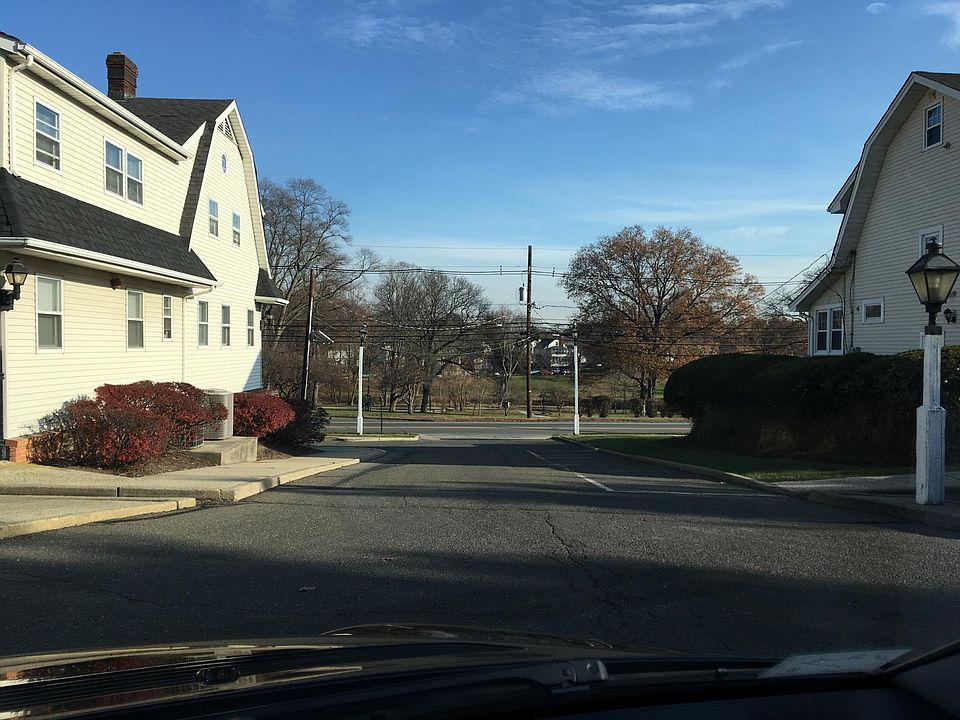 2nd image of 662 Goffle Rd APT 16A