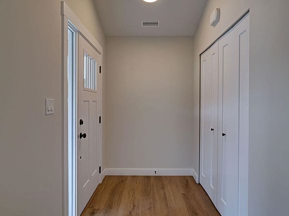 5th image of 1051 Celia Cres