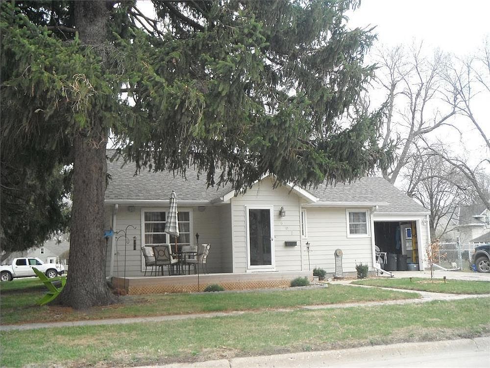 602 Superior St, Emmetsburg, IA 50536 Zillow
