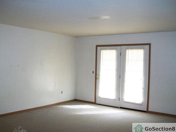 4th image of 416 Small St