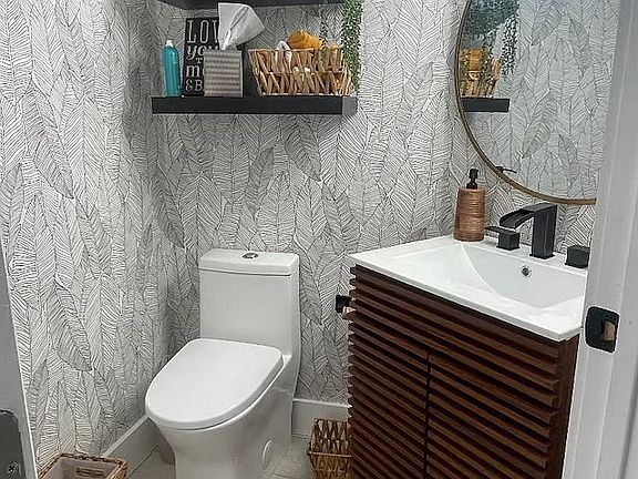 4th image of 520 Brickell Key Dr APT 701