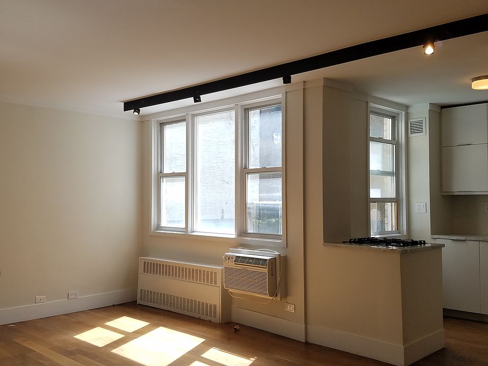 2nd image of 200 E 30th St APT 1M