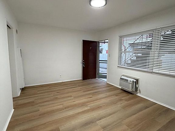 2nd image of 935 N Louise St APT 2