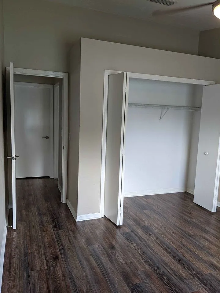3 bed, $700 — Photo 1