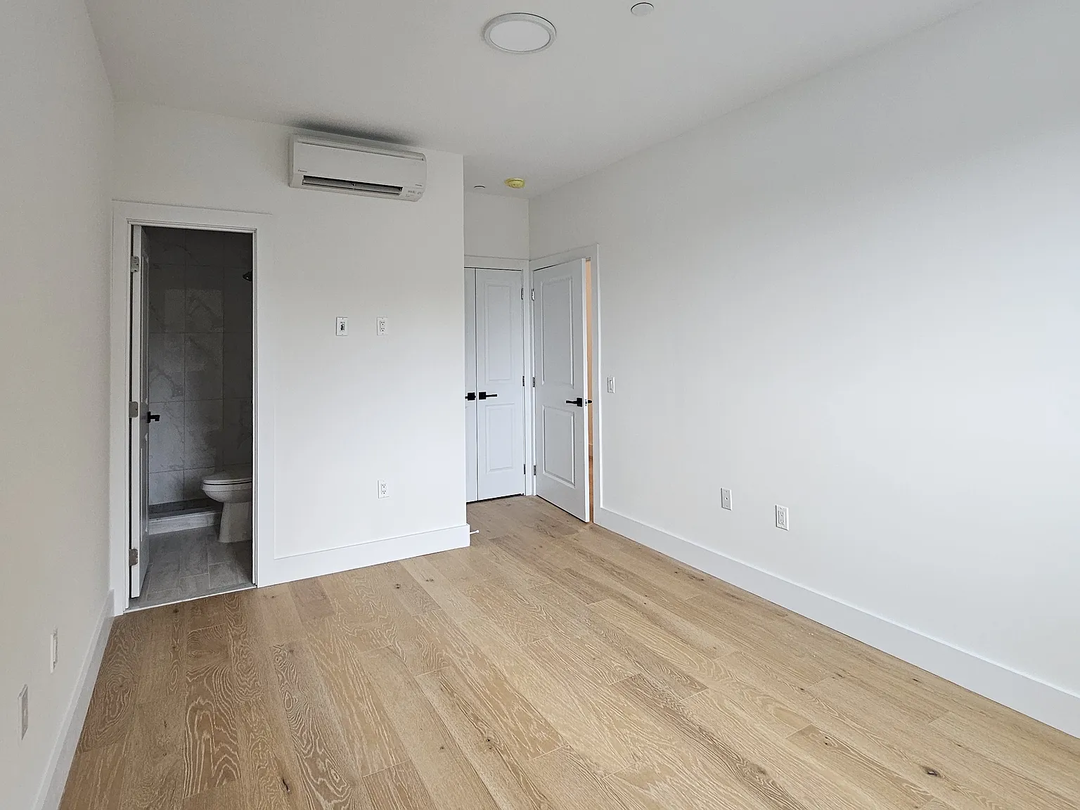 2 bed, 870 sqft, $2,995 — Photo 2