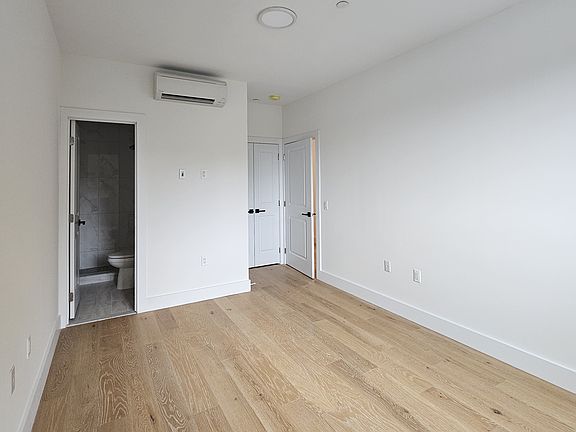 2nd image of 3685 Amboy Rd #4D